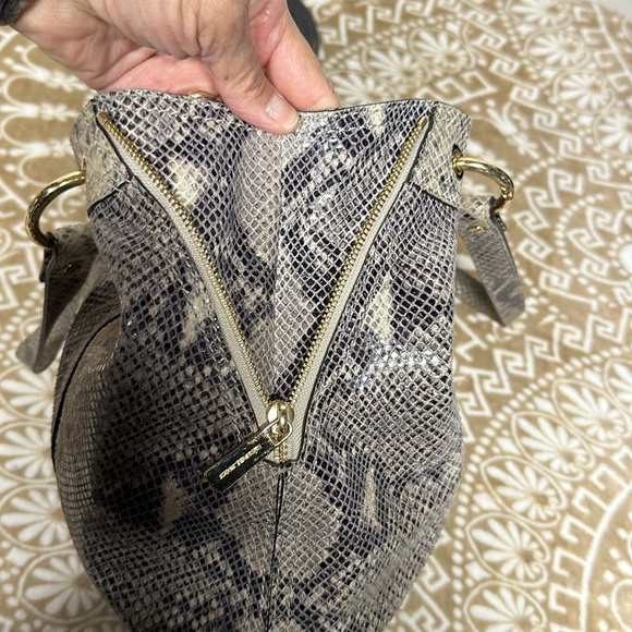 Michael Kors Rare Snake embossed Leather Moxley
Purse / Shoulder Bag with wallet - Picture 6 of 15